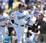 Shohei Ohtani sets record, Dodgers annihilate Mets