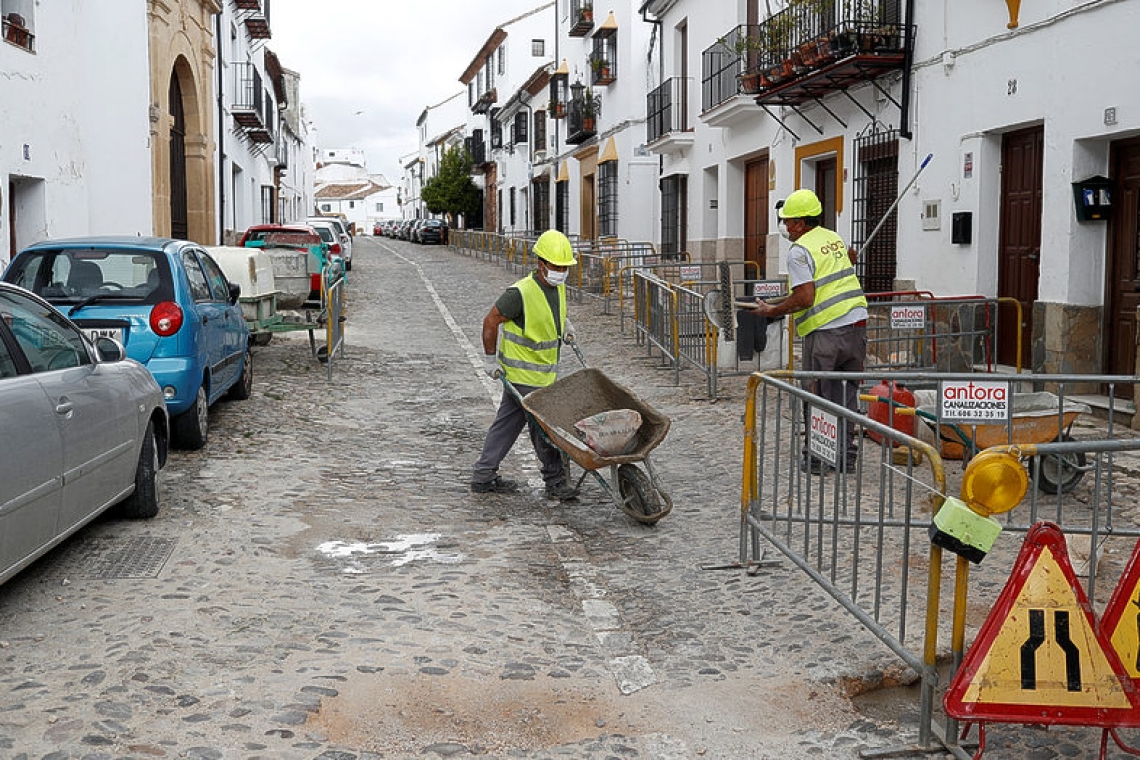 Spain partially loosens lockdown