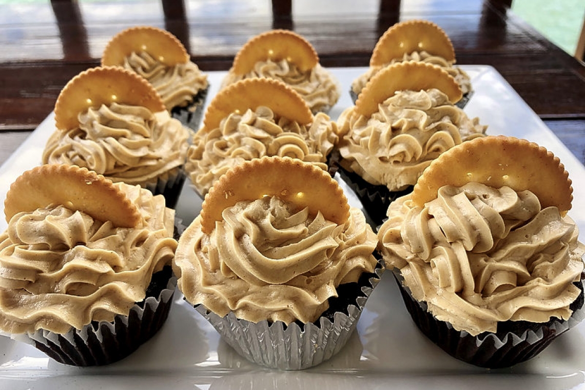 Sugar and Spice: Chocolate Peanut Butter Ritz Cupcakes