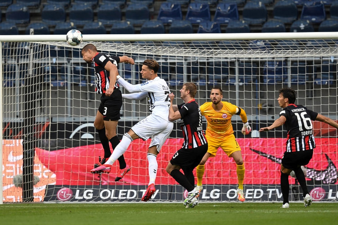  Ilsanker brace for Eintracht keeps Bremen in drop zone