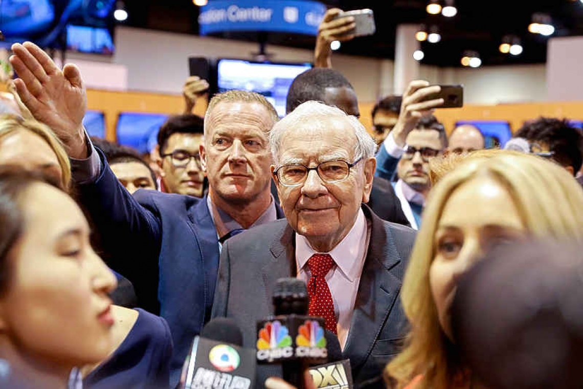 Buffett's net worth reaches $100 billion