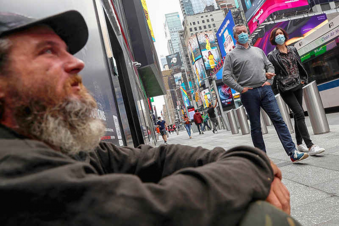 New York grapples with a growing presence of homeless in Manhattan