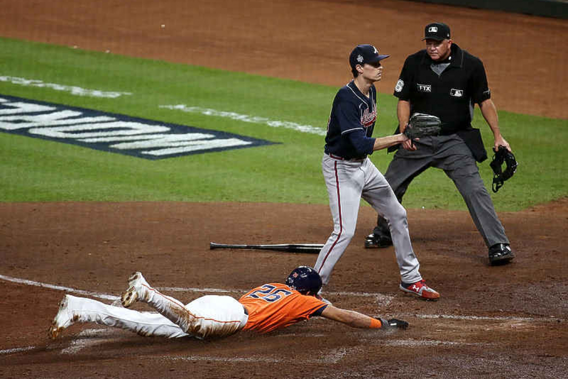 Astros bounce back behind Urquidy, level World Series