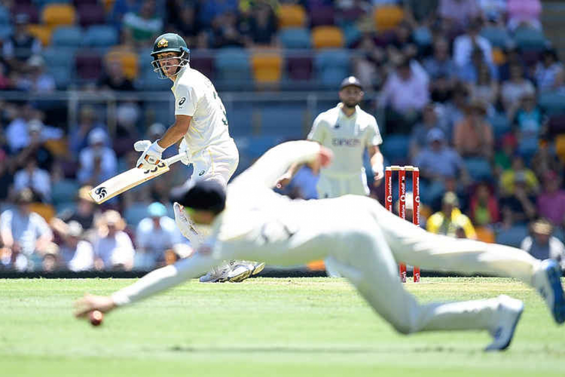       Head puts Australia in control as wounded England slump