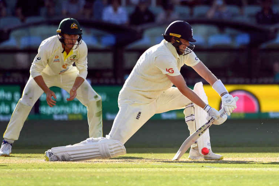 Australia remain pink perfect, England lose Ashes plot again