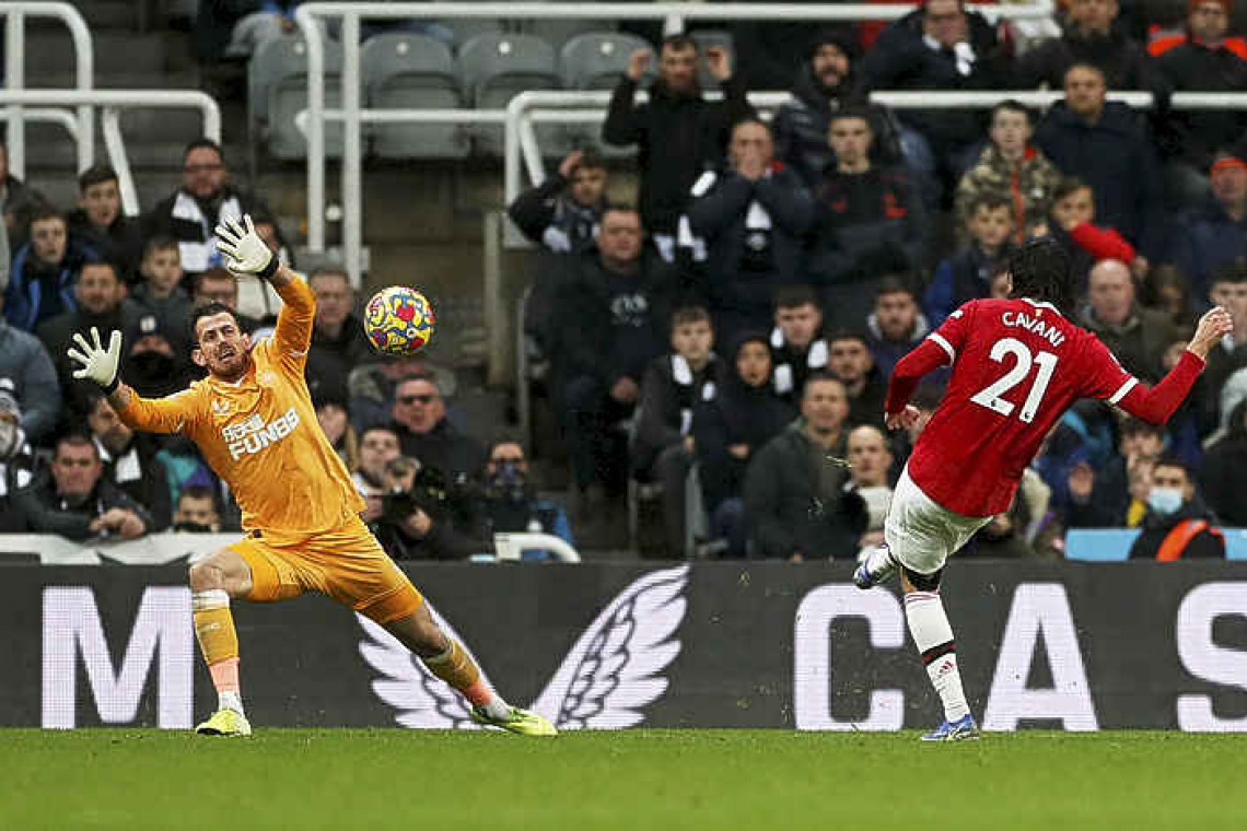    Cavani salvages point for Man United at Newcastle