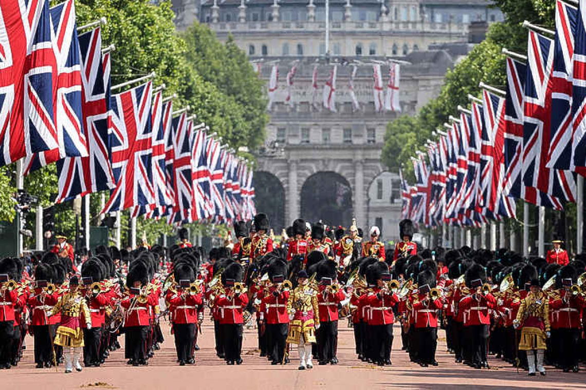 Beaming Queen Elizabeth waves to Jubilee crowds, will miss Friday service