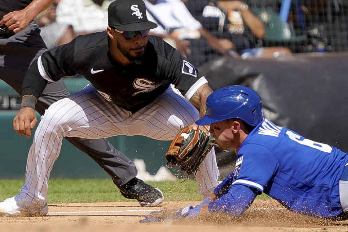 Vaughn, Pollock homer, White Sox beat Royals 7-1