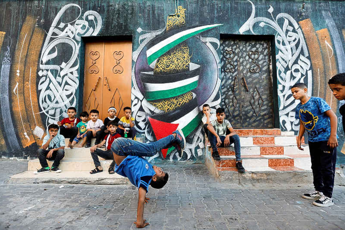 Gaza children breakdance to kick their stress away