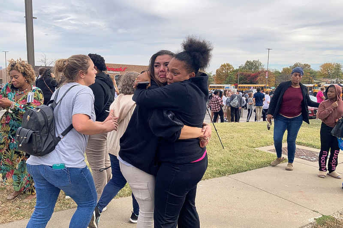  St. Louis high school shooting leaves 3 dead, including suspect