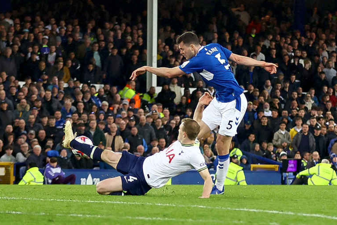 Keane scores late goal in Everton's draw with Spurs 