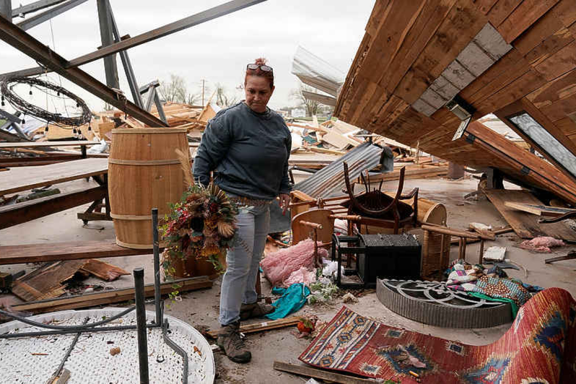 Tornadoes rip through central Oklahoma, killing at least three 