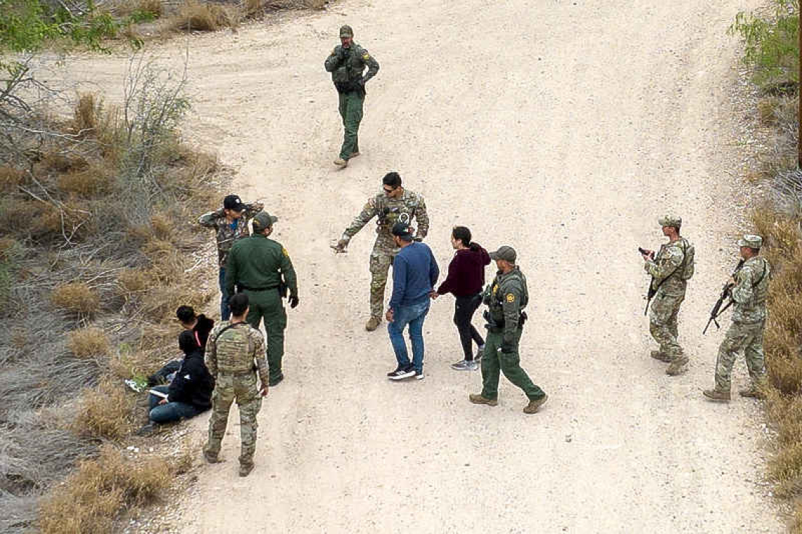 US to temporarily send 1,500 troops to border with Mexico 