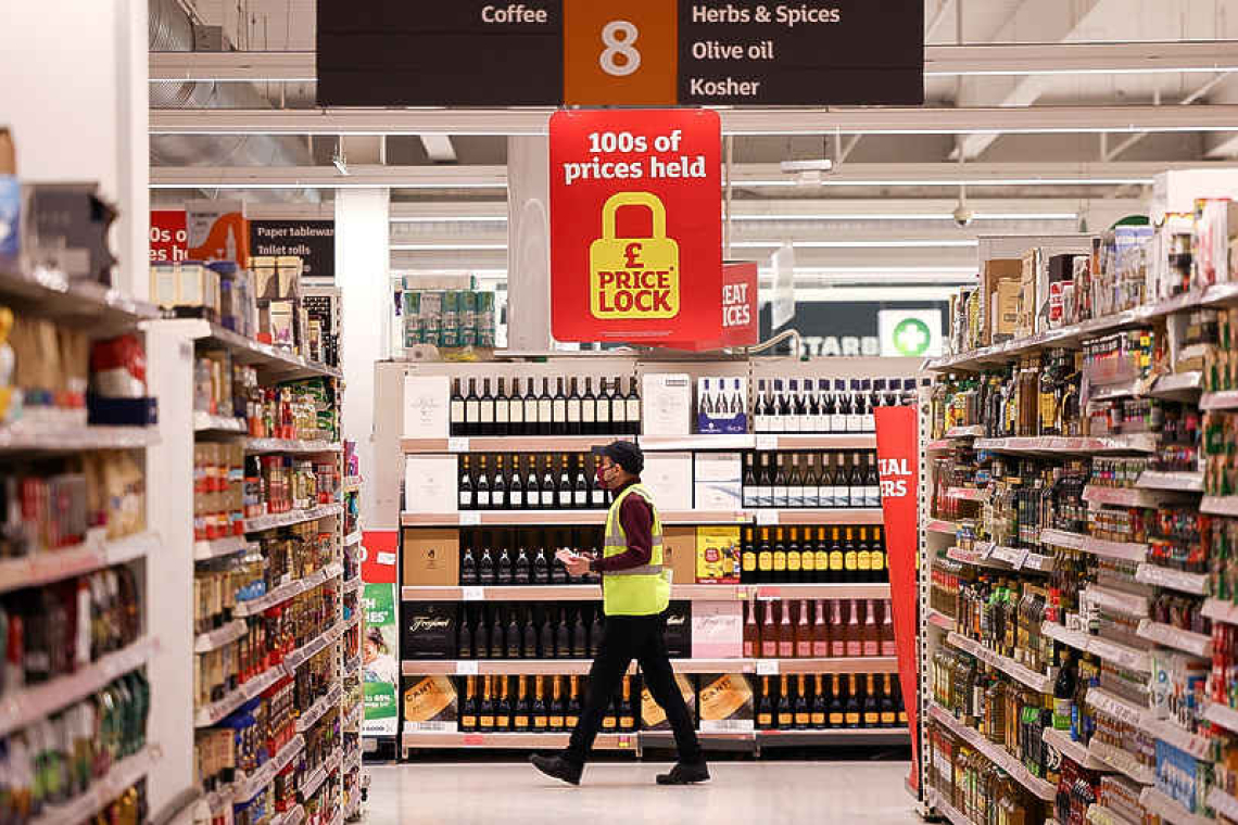 Price drop fears put a brake on European grocers' rally 