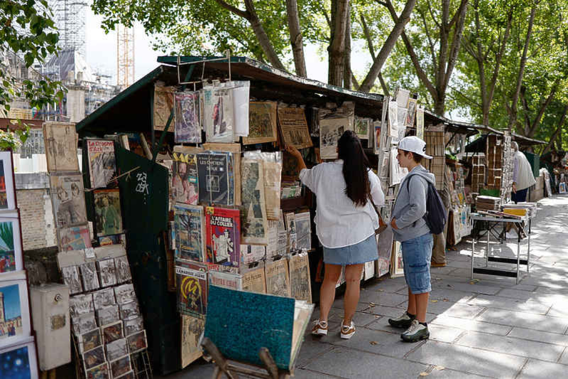 Olympics threaten to erase a symbol of Paris, say riverside booksellers 