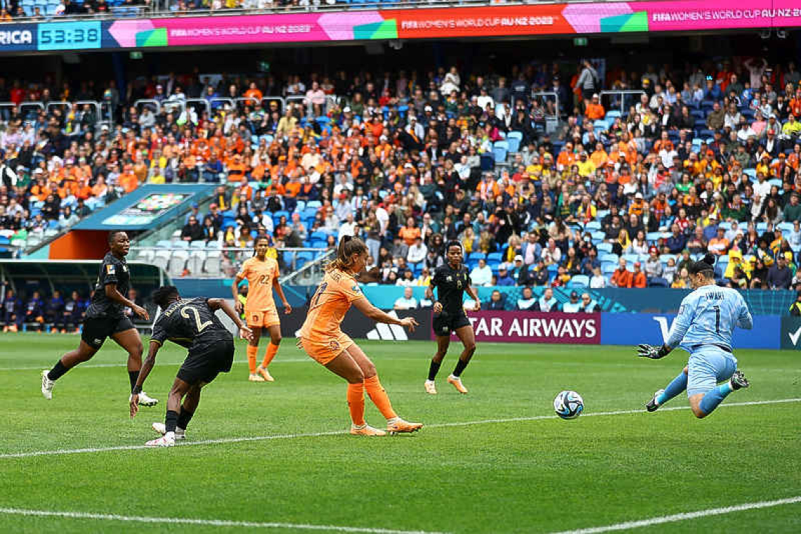 Dutch march past S. Africa 2-0, into quarter-finals