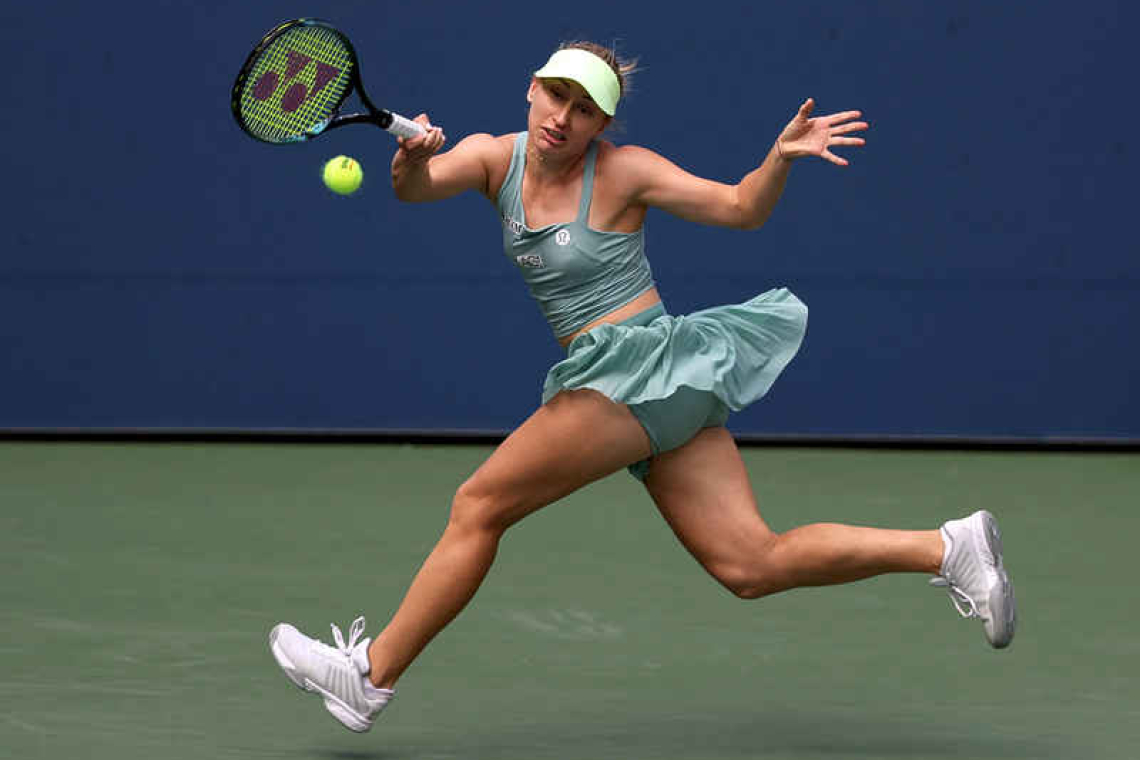 Swiatek tames feisty Saville to reach U.S. Open third round 