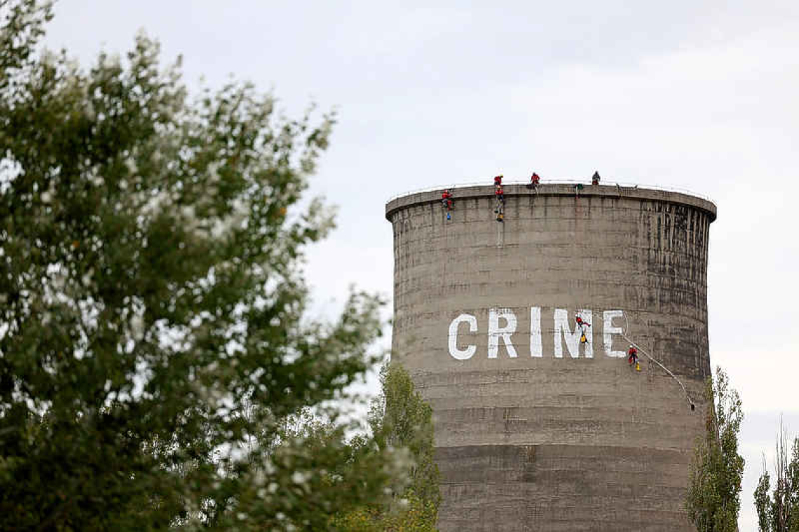 Greenpeace scale tower of Bulgarian coal-fired plant, demanding its closure