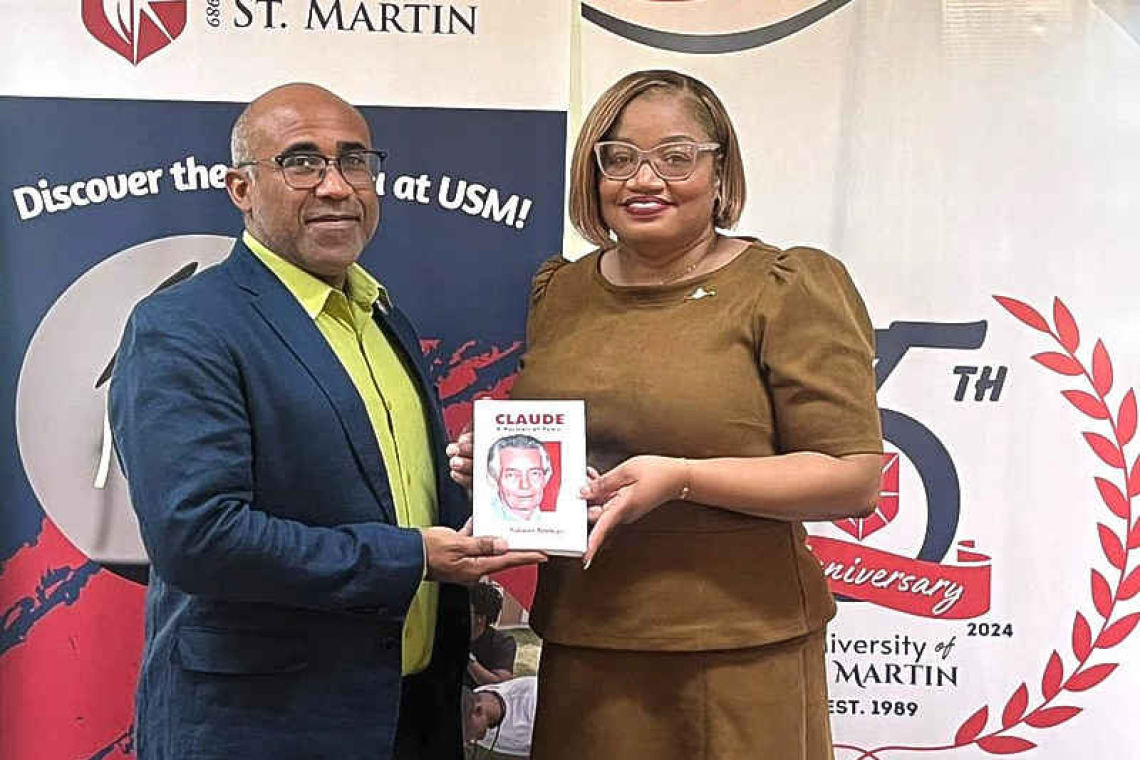 Gumbs presents USM with books  to mark Wathey’s 98th birthday