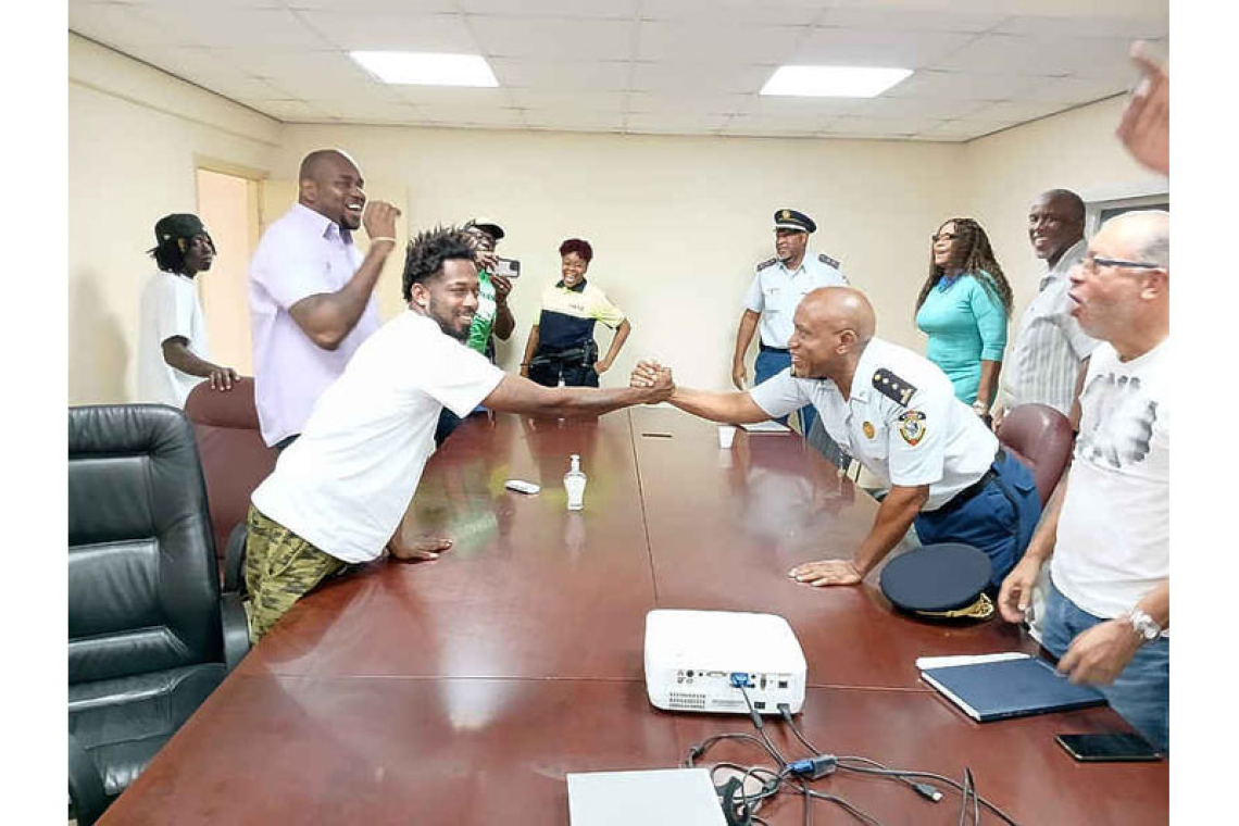 Ottley facilitates meeting among  DQ ‘leaders’, Lewis and top cop