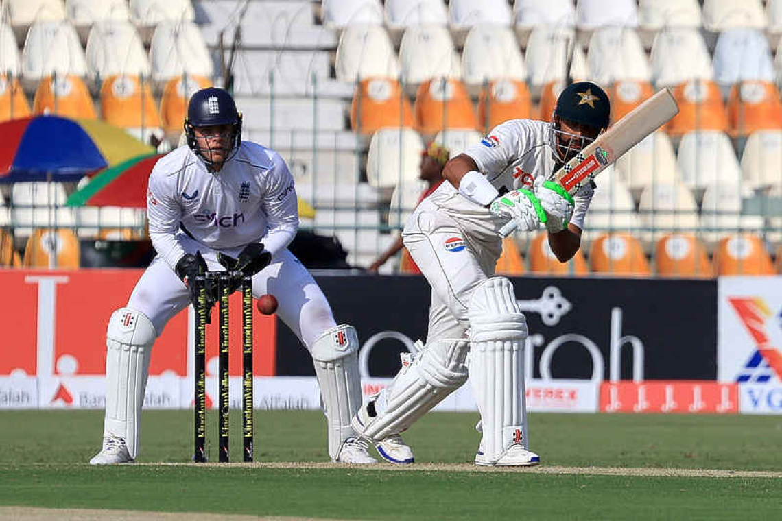 Masood leads from front as  Pakistan reach 328-4 v England