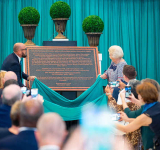 Princess Beatrix inaugurates the newly-renovated airport