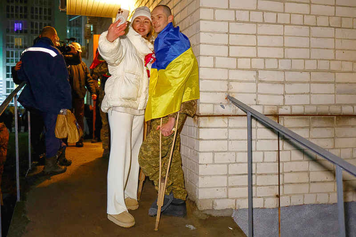 Scores of Ukrainian and Russian  POWs head back home after swap