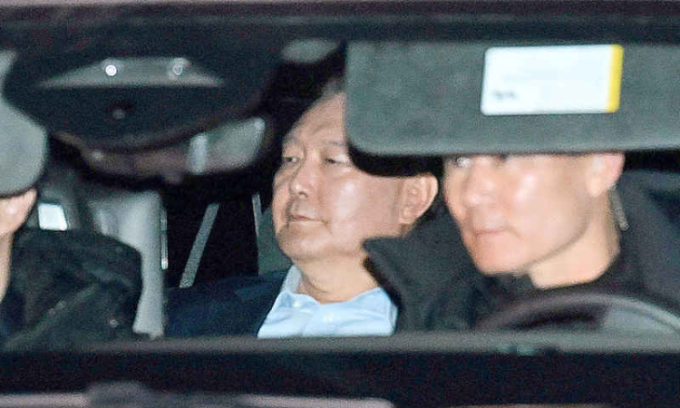 Detained South Korea’s President Yoon  refuses questioning and challenges arrest