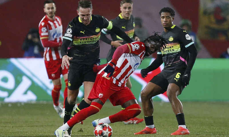 De Jong scores twice as 10-man PSV beat Red Star Belgrade