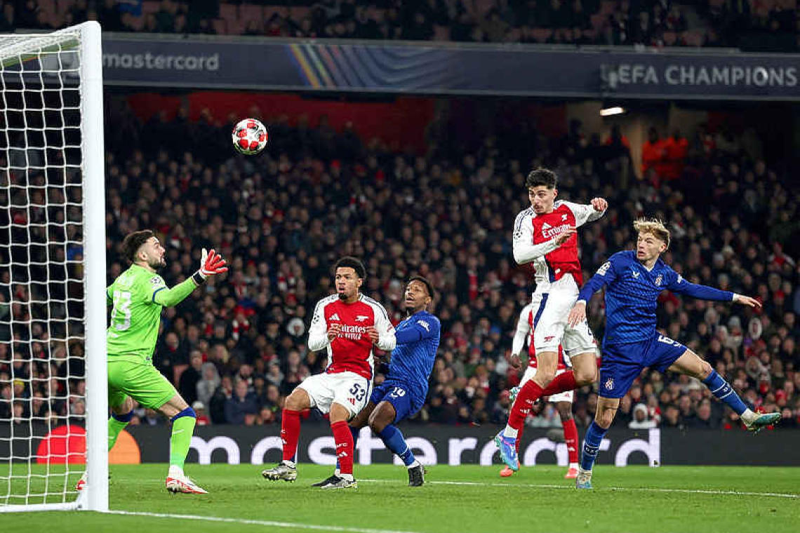 Arsenal see off Dinamo to all but seal last-16 place