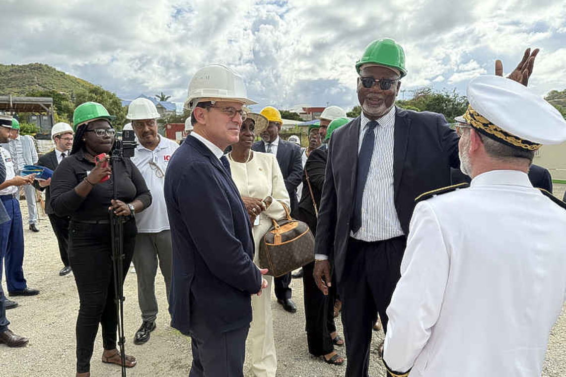 Overseas Minister Manuel Valls  on a quick visit to Saint Martin