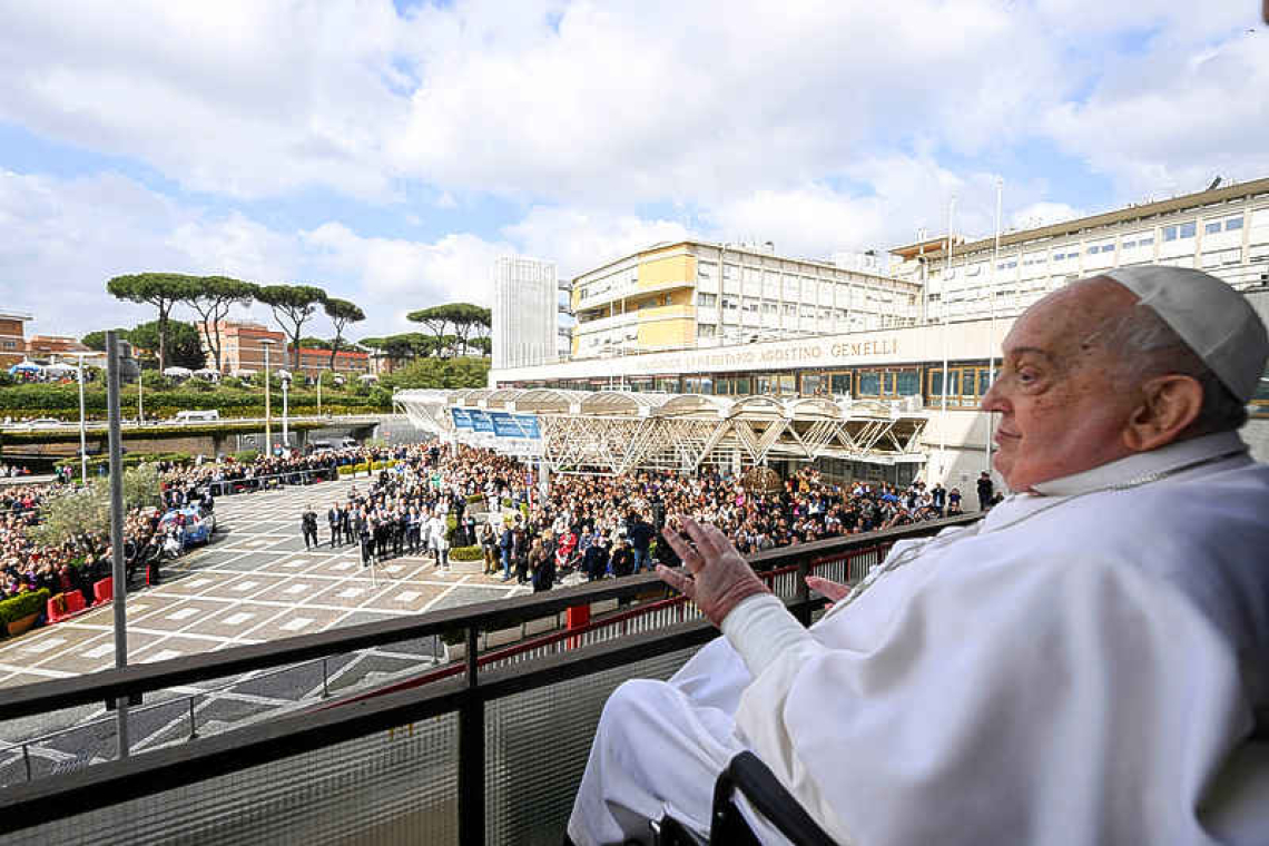 Pope returns to Vatican after five weeks in hospital